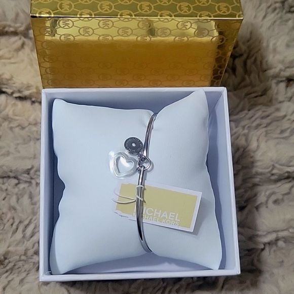 NWT🏷️ MICHAEL KORS Pave Heart Skinny Hinged Bangle in silver - Picture 2 of 7